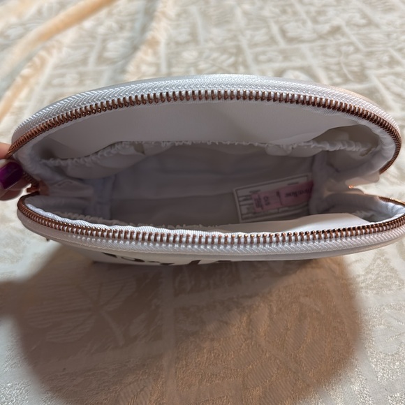 La Vie En Rose Bride to Be Makeup Bag and Eye Mask - Picture 4 of 4